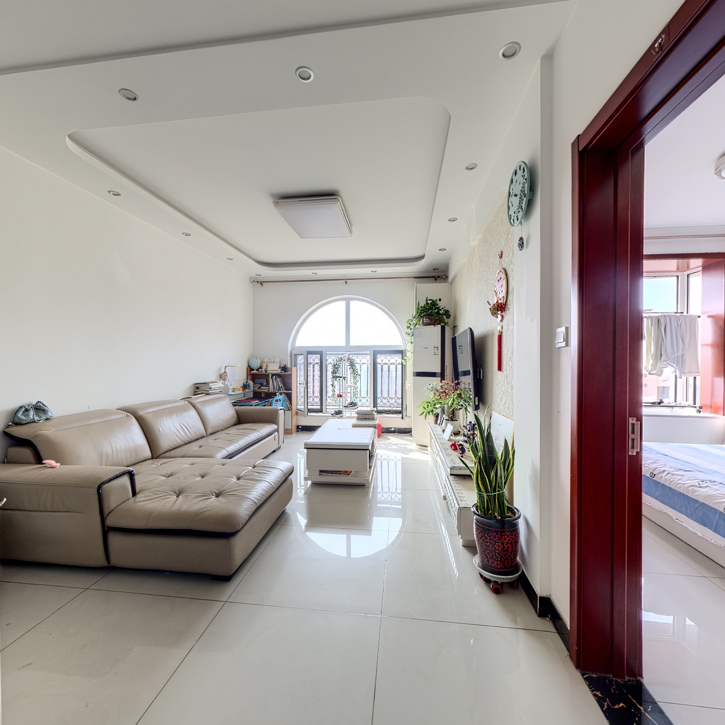 精装修，全屋全友家具，南向居室，全天采光