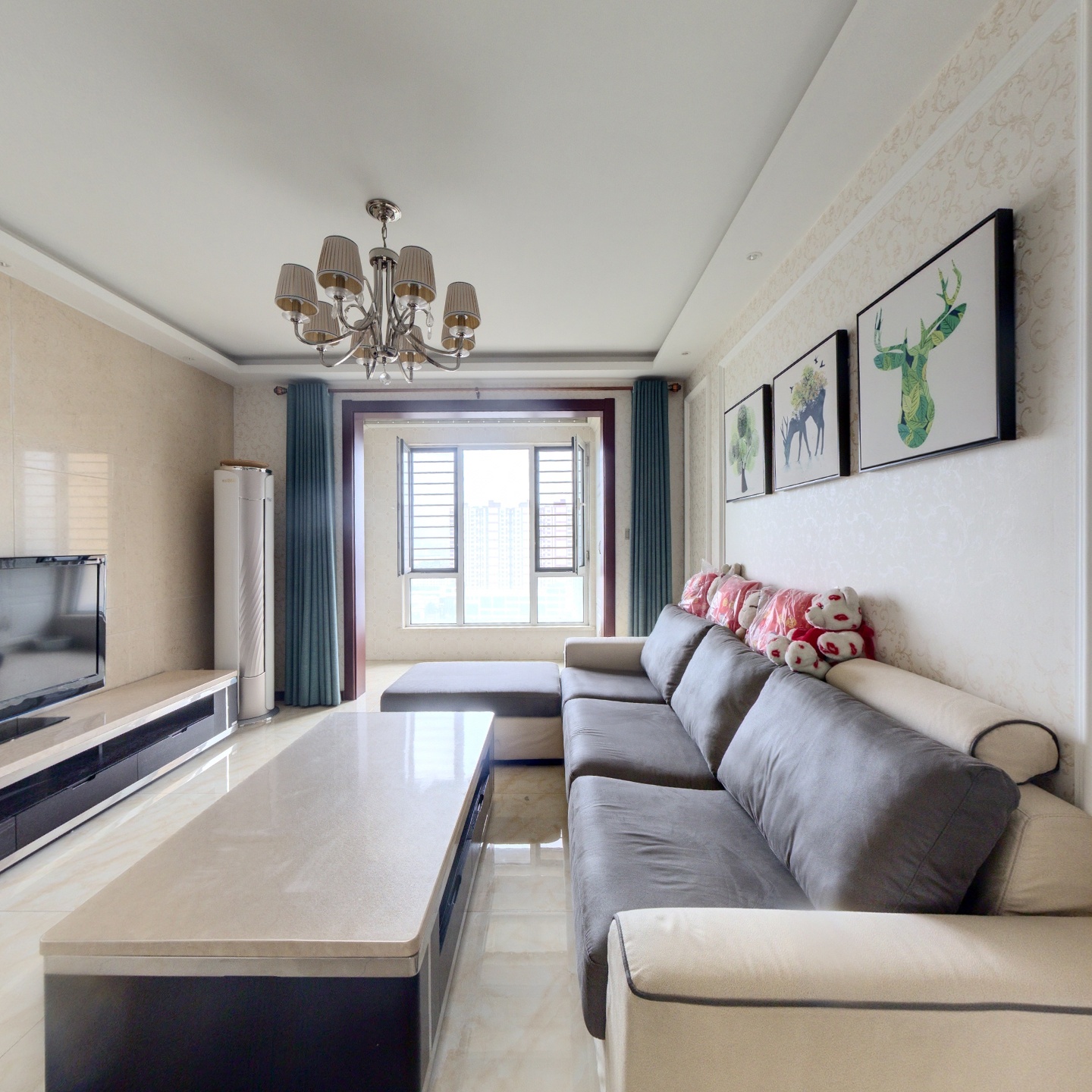 南北通透，单卫三居，全明格局。