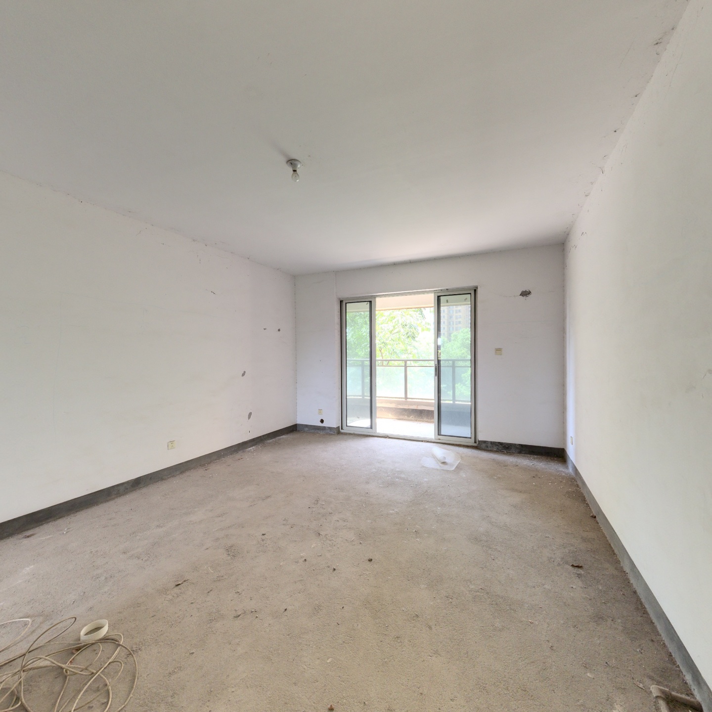 五矿万境水岸园林式小区 紧挨着有双背包哦 还有幼儿园