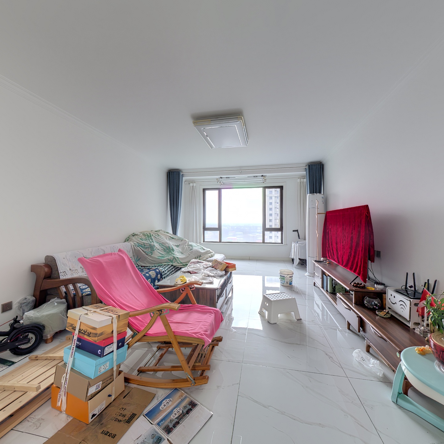 高铁旁，南北通透大三居，双卫，精装，拎包入住