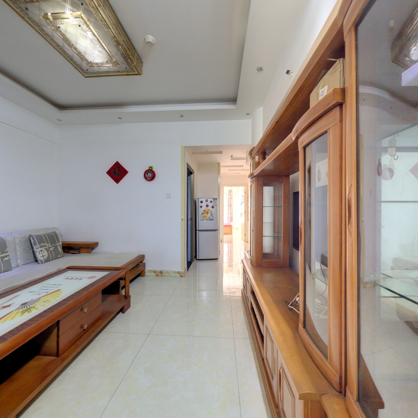 钻石广场全朝阳两居室，可贷款，房本满五 房子干净