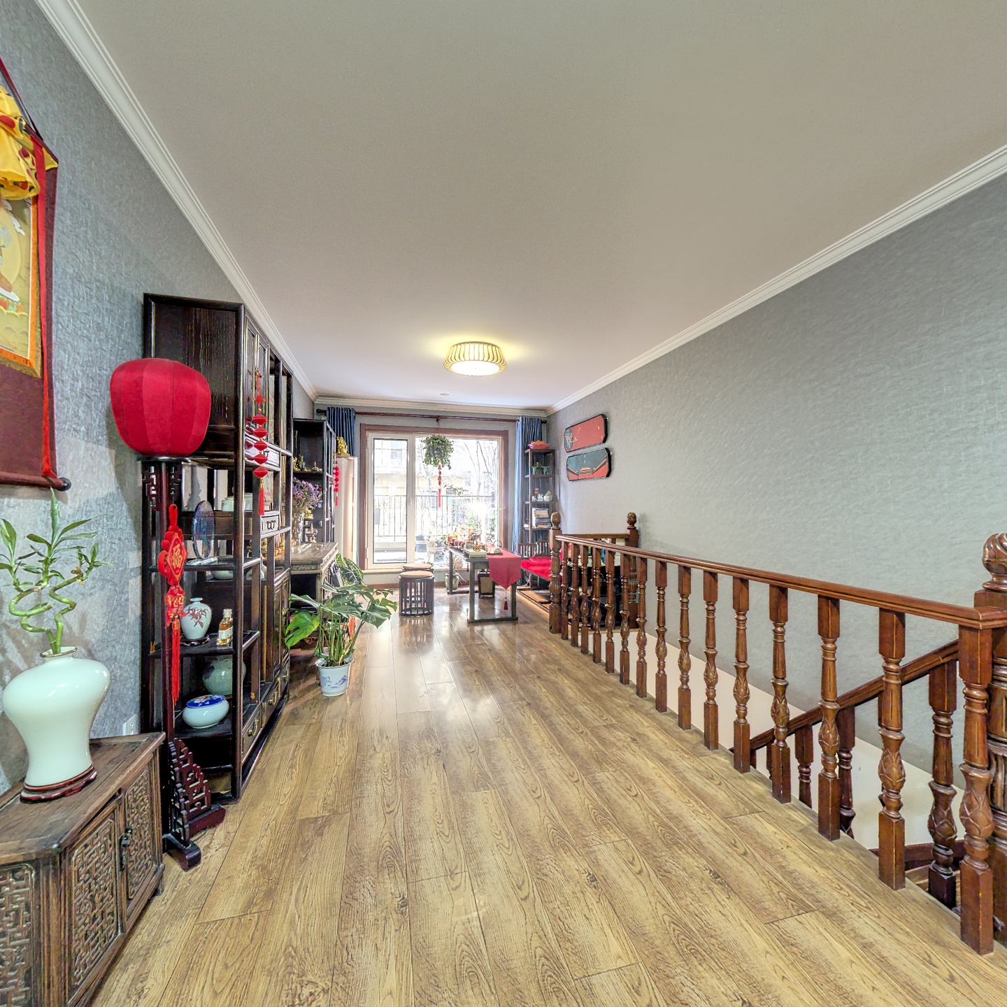 精装六居，下跃户型方正。带下沉花园。