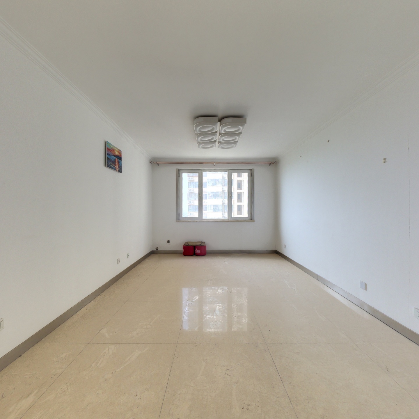 水岸花城，精装两居，明厨明卫，南北通透，中间楼层