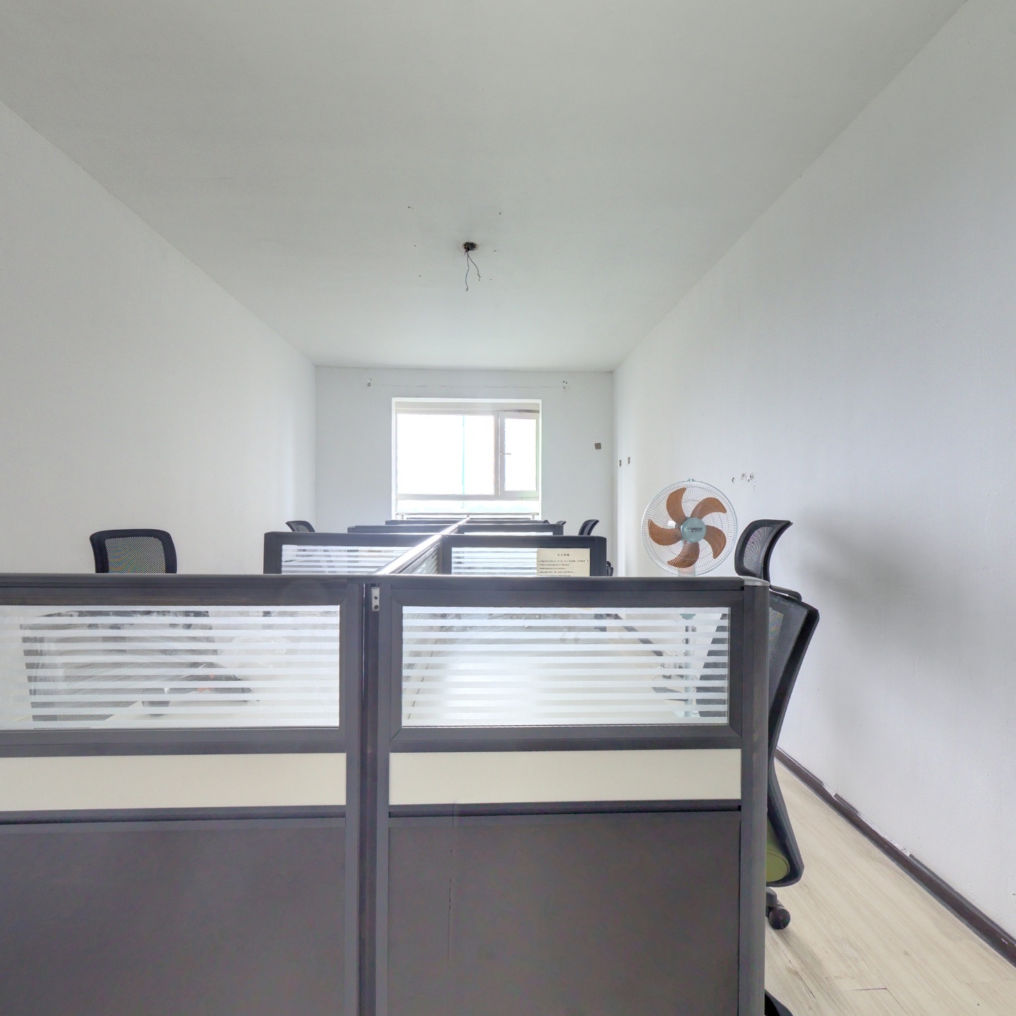 水岸花城，全阳户型，前后无遮挡，大社区集体供暖。