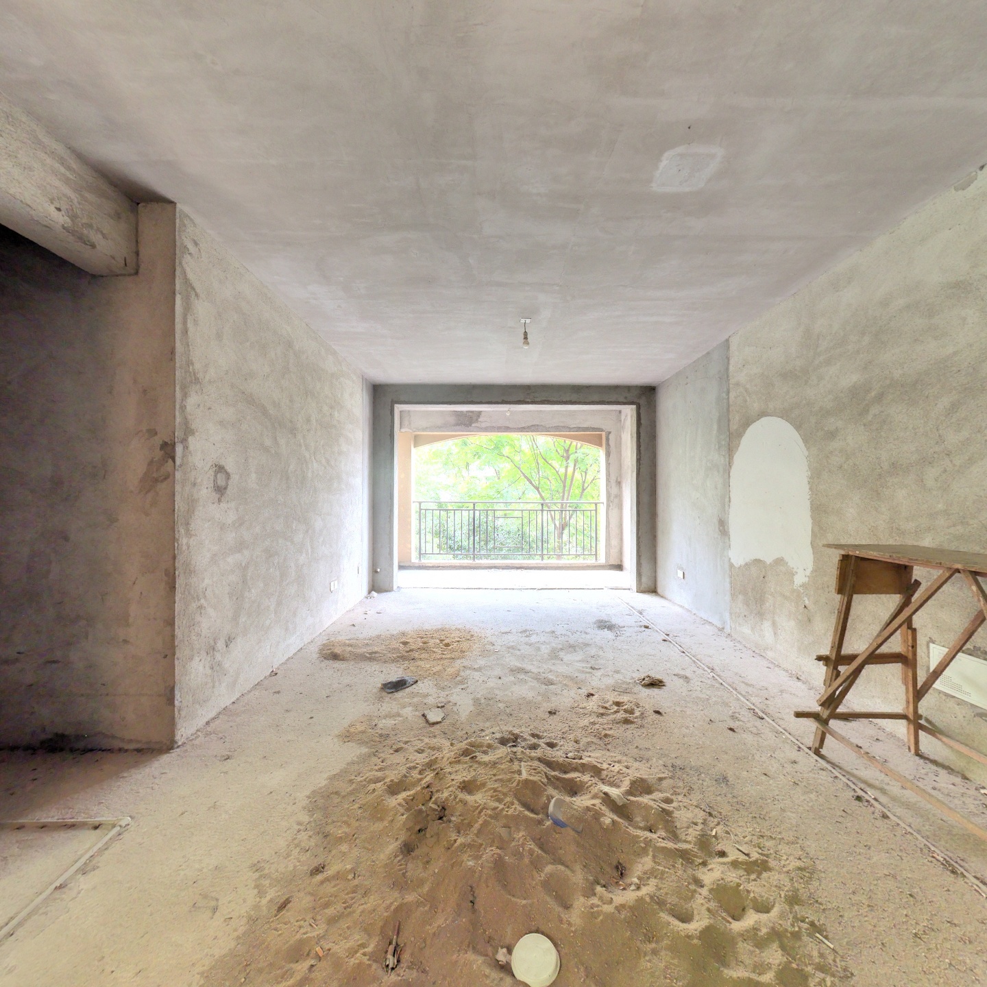 华雅花园三房中层带20平杂屋间出售