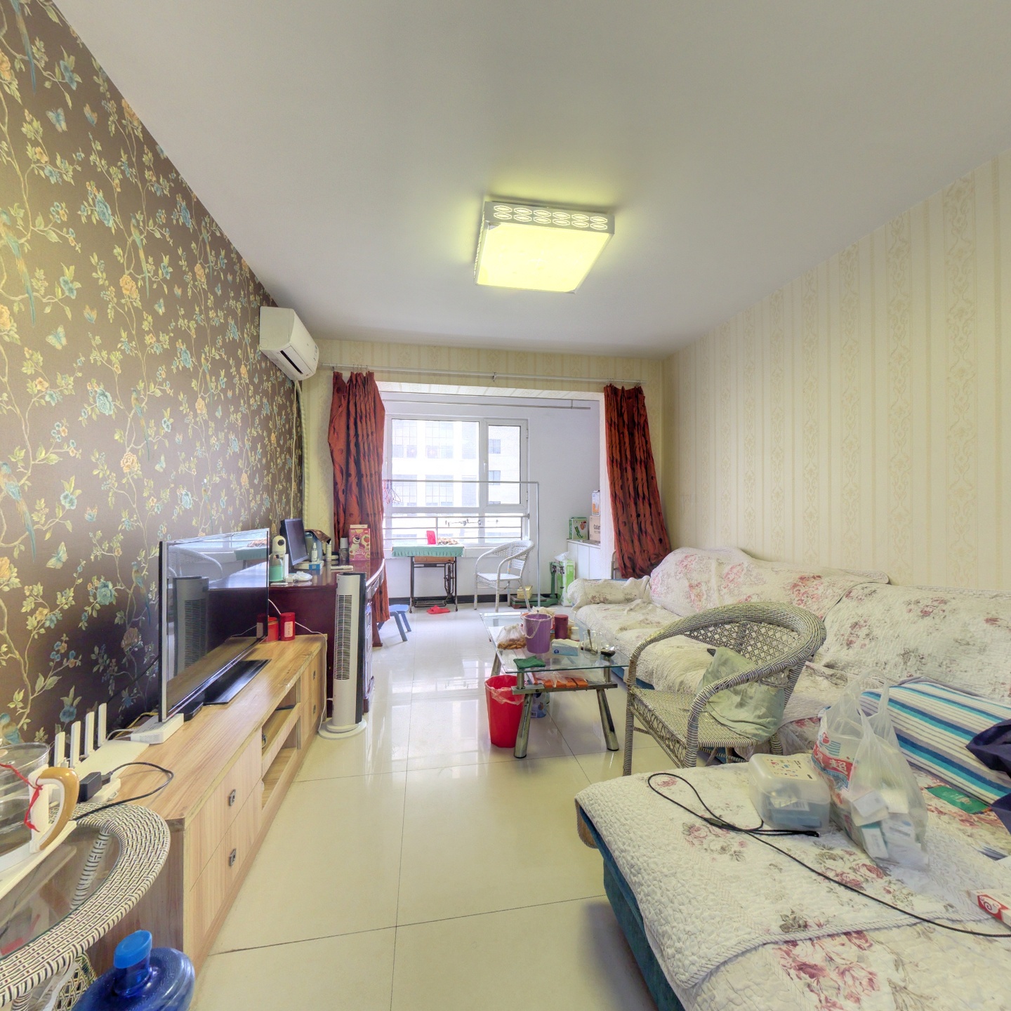 冠云路新加坡花园精装修两居室拎包入住家具家电齐全