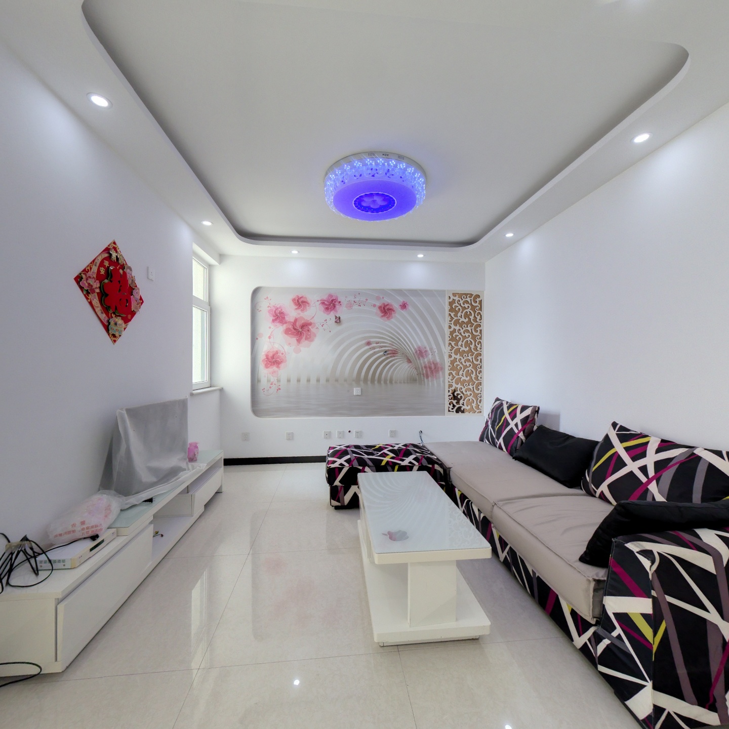 精装婚房三居室，户型方正，房本满五