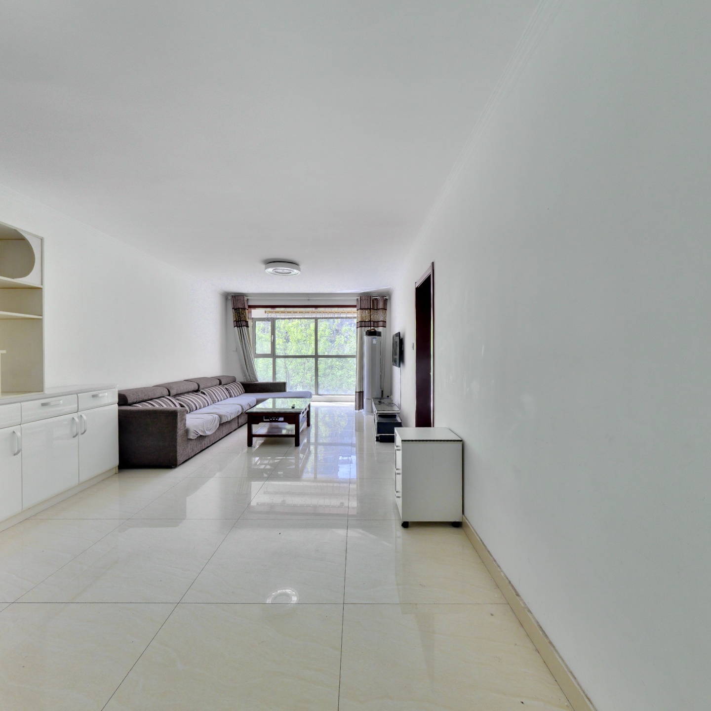 两居双卫，满二税费少，精装修。