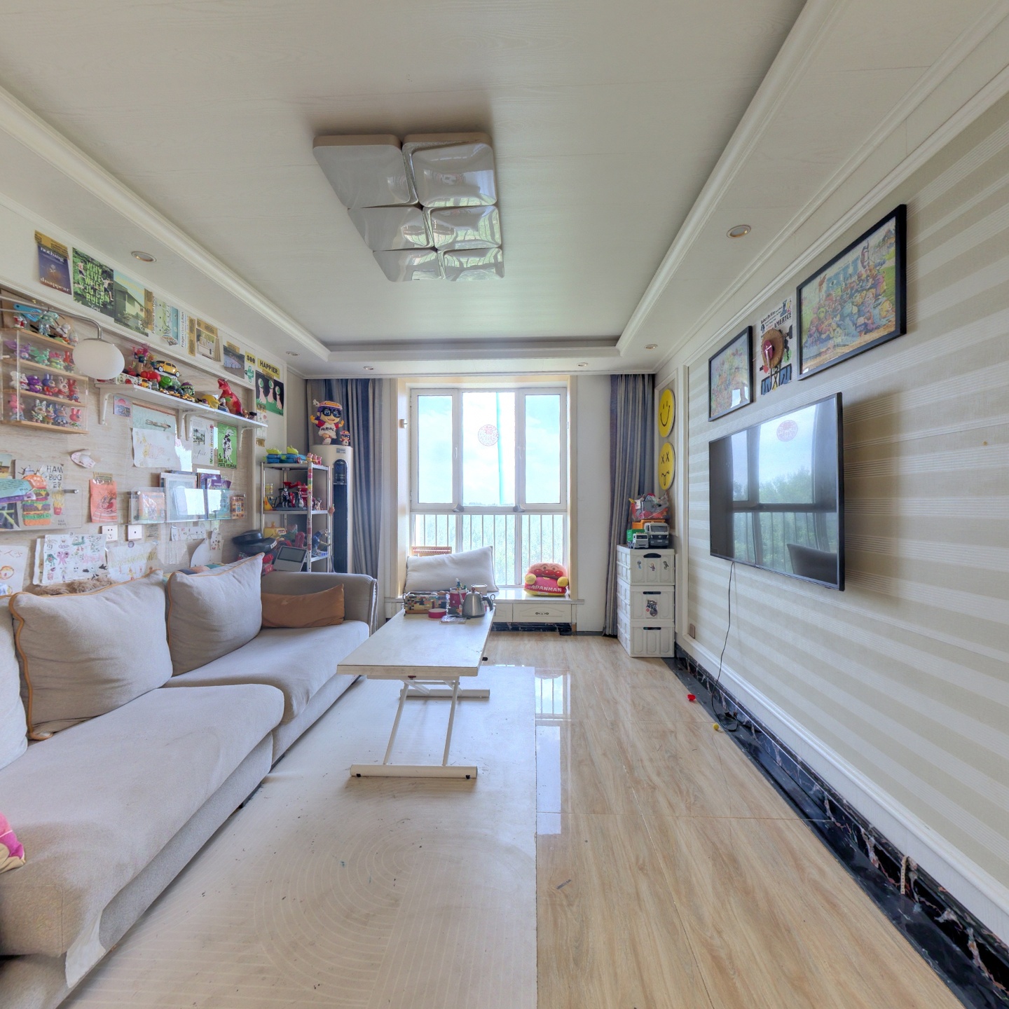 此房户型是复式，采光好，户型好，视野好。