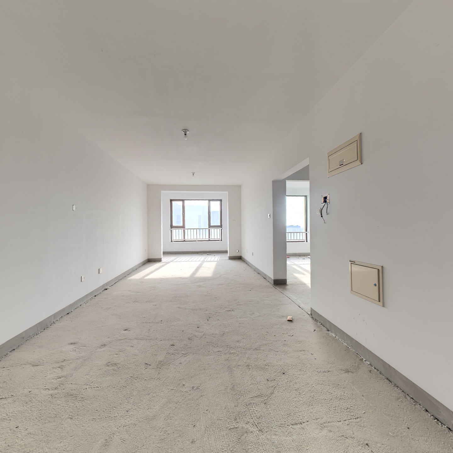 明卫 西边户 次顶层 满五 独立阳台 边户2居 毛坯