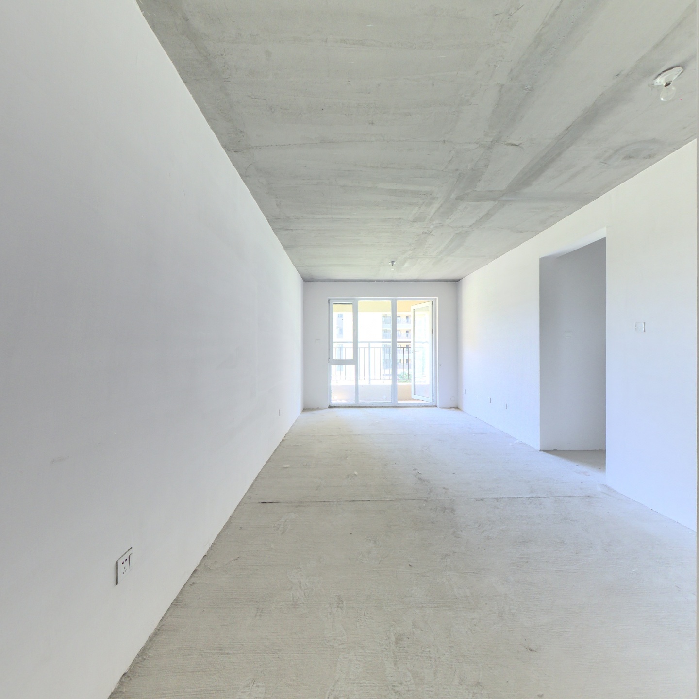 绿化百分之四十，物业管理好，小区远离市区喧闹安静