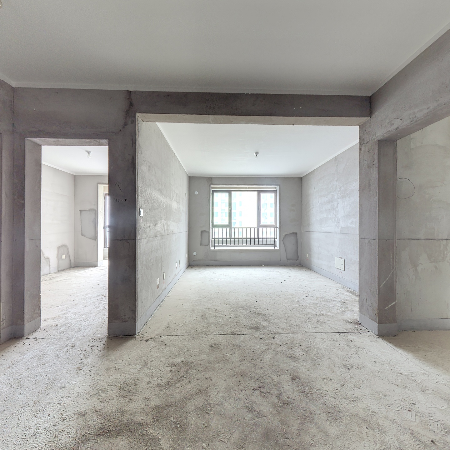 华阳路天伦湾小区，环境优美，集中供暖，二居室。