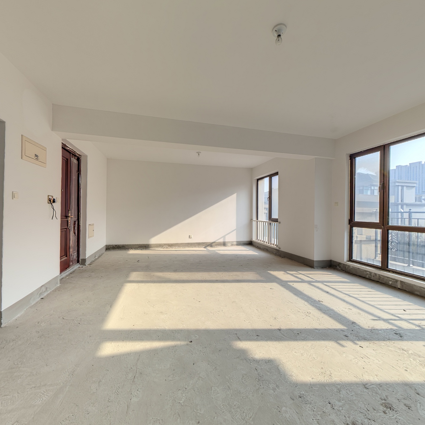 一梯两户洋房，楼层好，无遮挡，户型方正