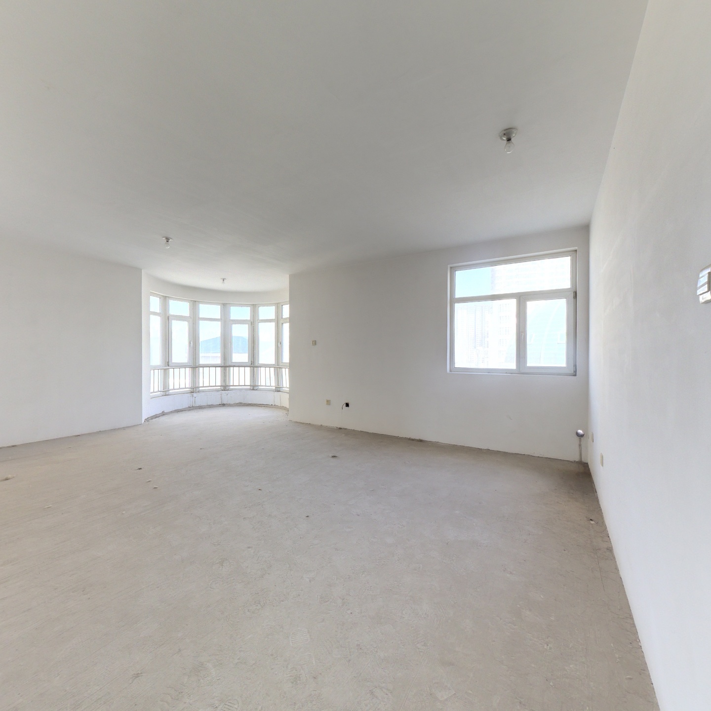 此房满二，采光好，户型方正卧室客厅朝阳