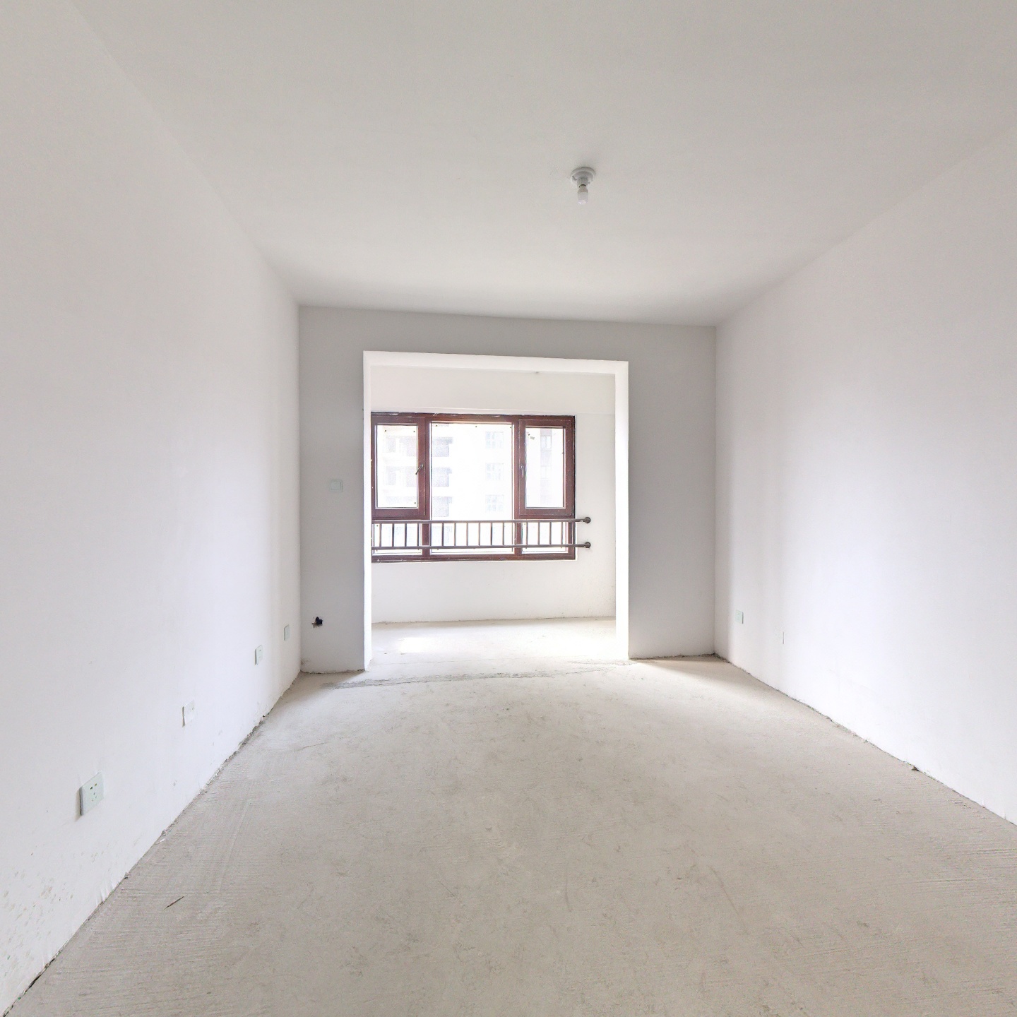 小区目前是双塔区环境和位置都不错的小区，值得考虑！