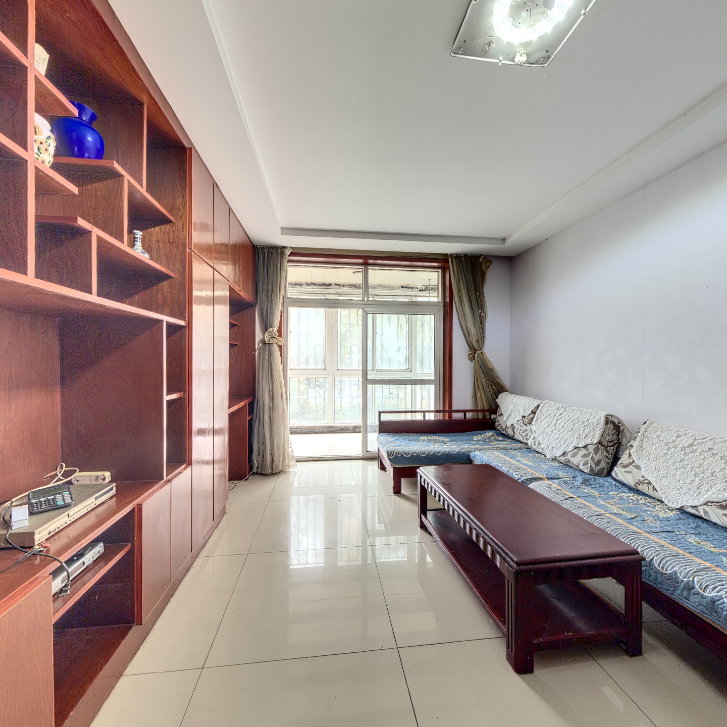 房本满二，南北通透格局，采光好，一楼带院，带地下室