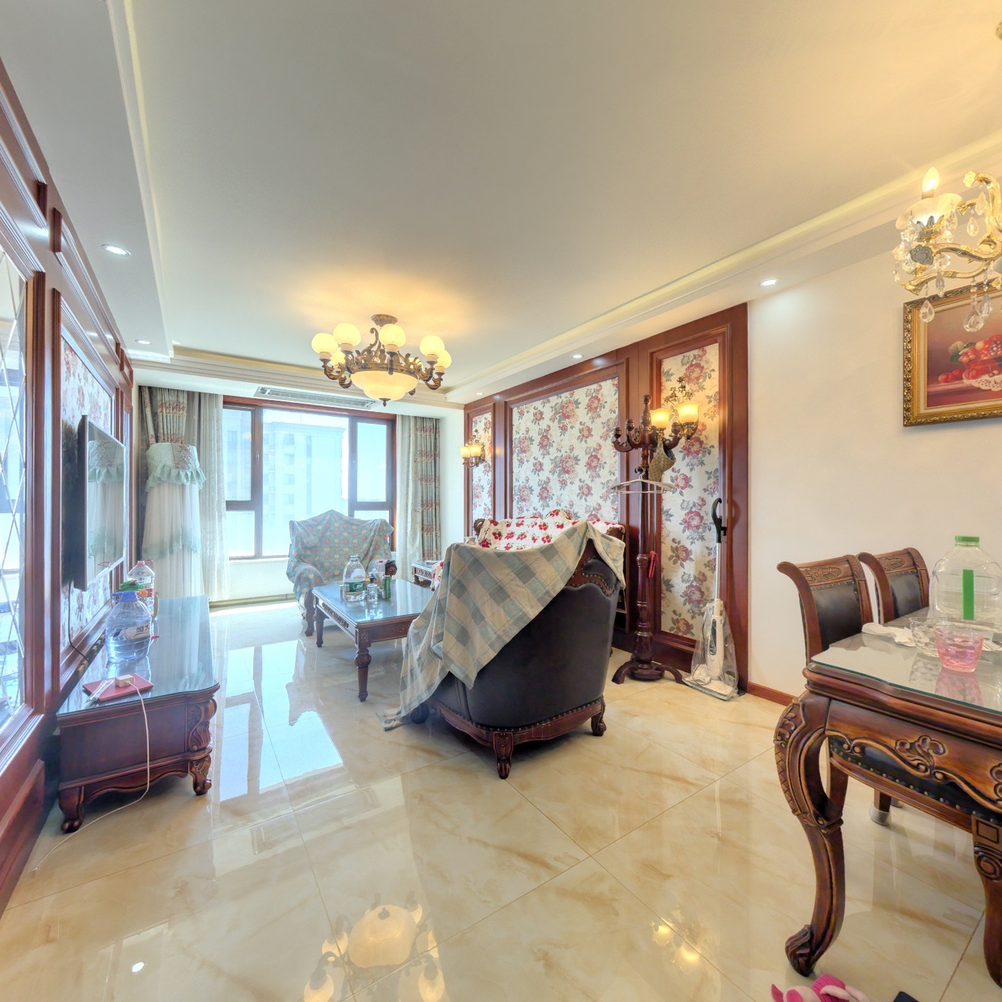 鸿坤精装修小三居，自住标准，看房方便，满五唯一