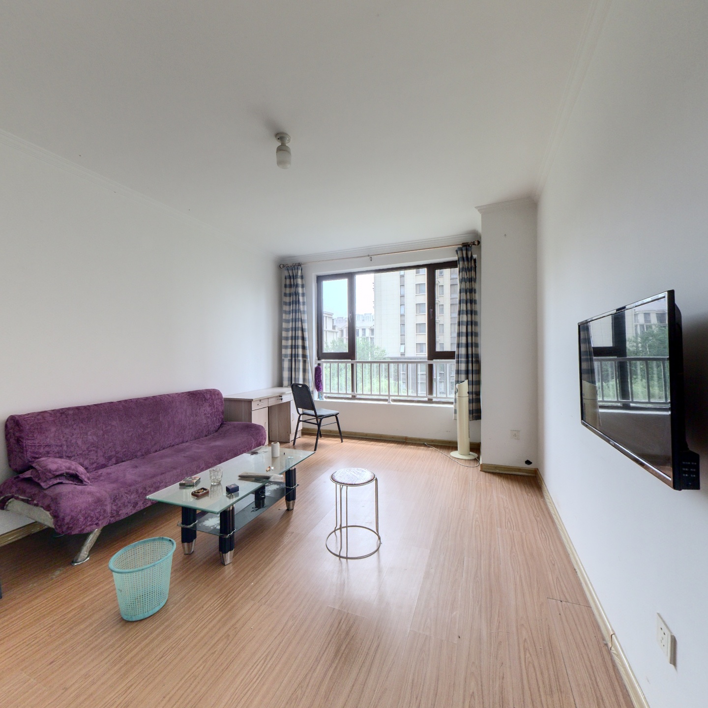 鸿坤全南向两居室    带装修   满两年   随时看房