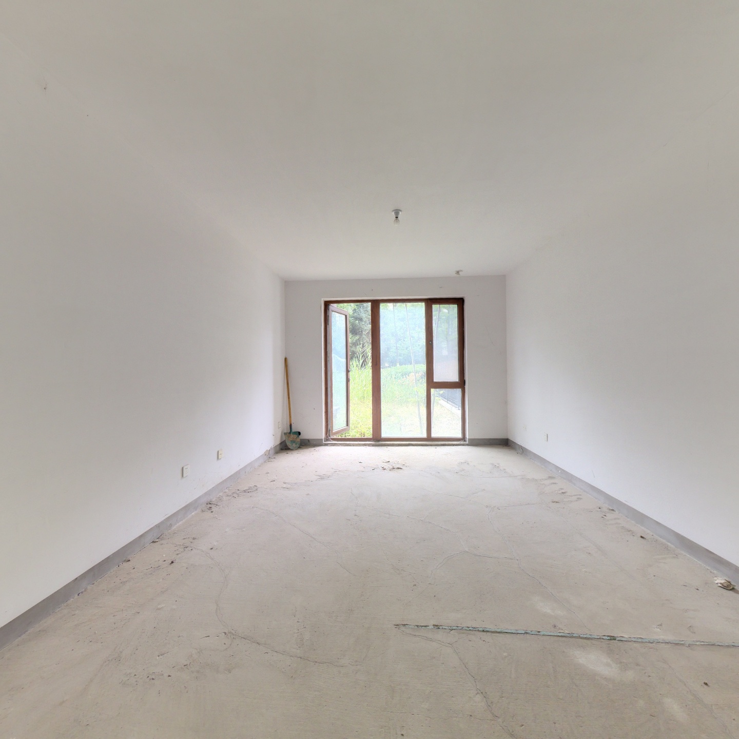 14号楼 一层带100平米院 南北通透3居F 毛坯 看房方便