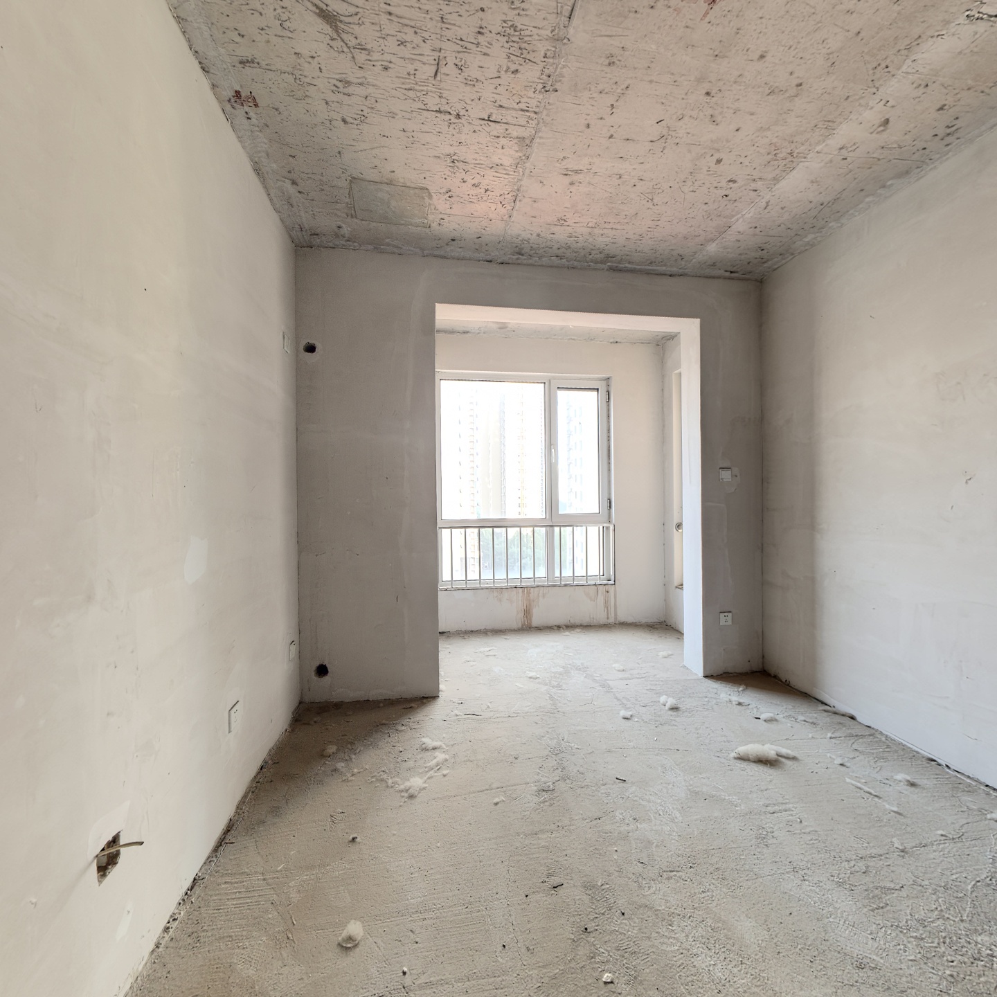 香邑溪谷 南北通透两居室 小区环境好 出行方便