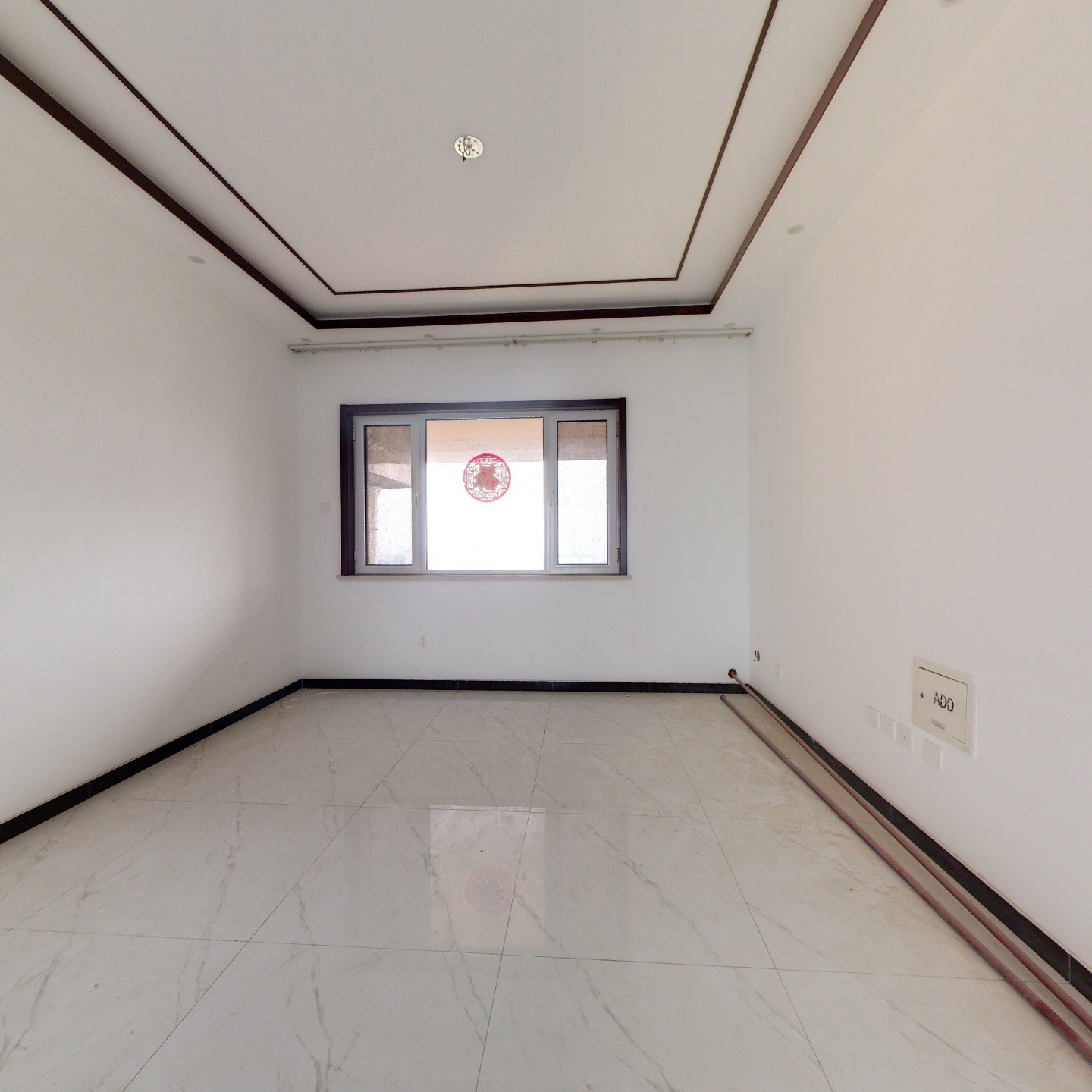 香邑溪谷顶层大三居，简装空房，看房方便