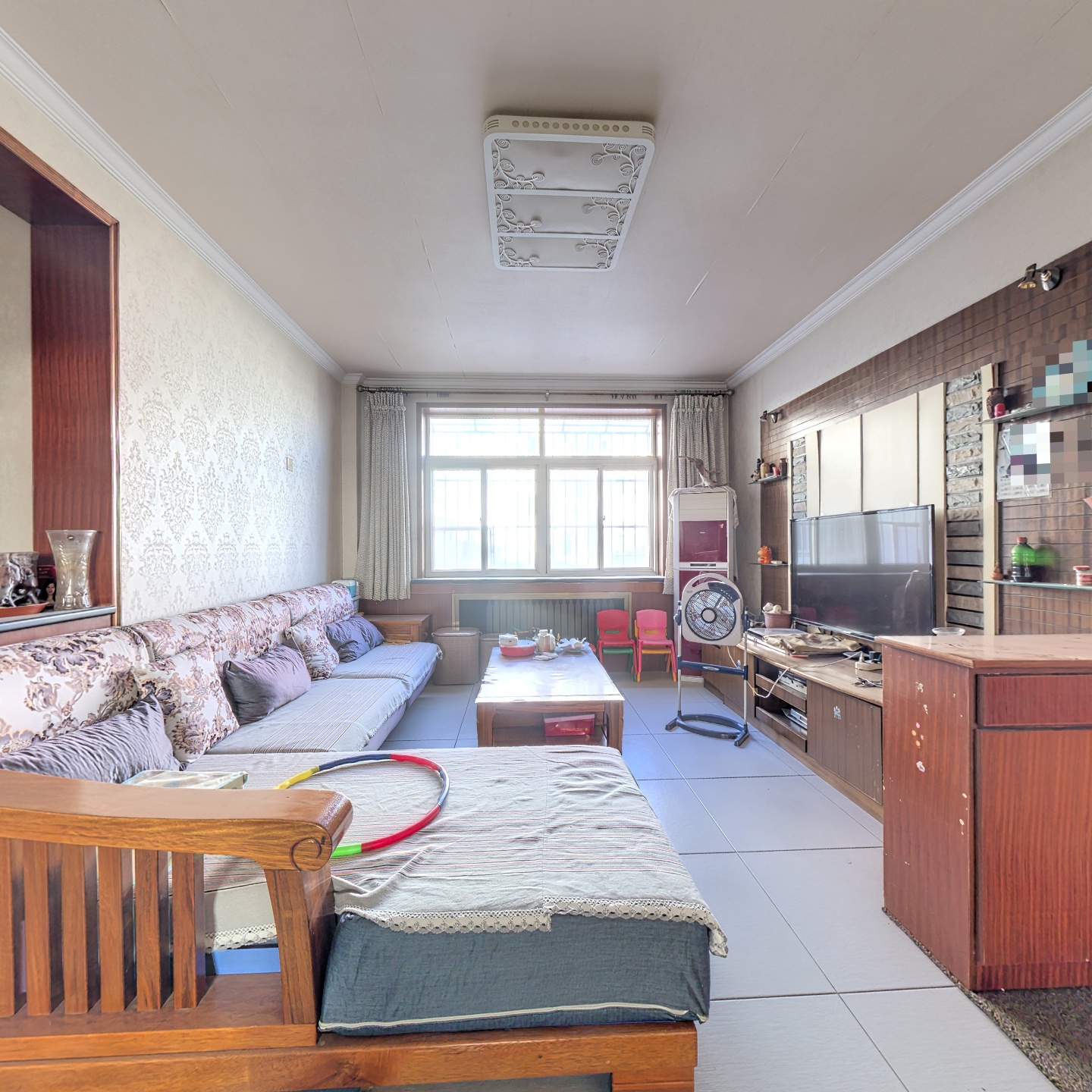 户型通透， 一梯两户， 交通便利。