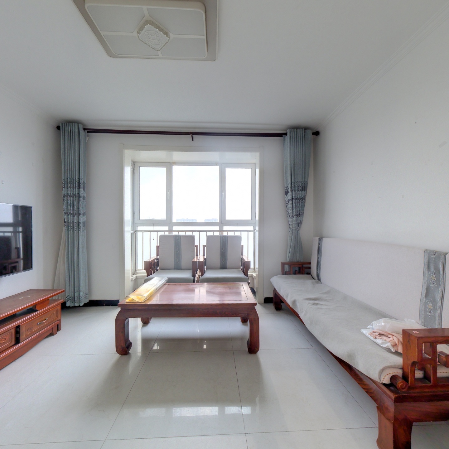 开发区全南两居精装修 交通方便