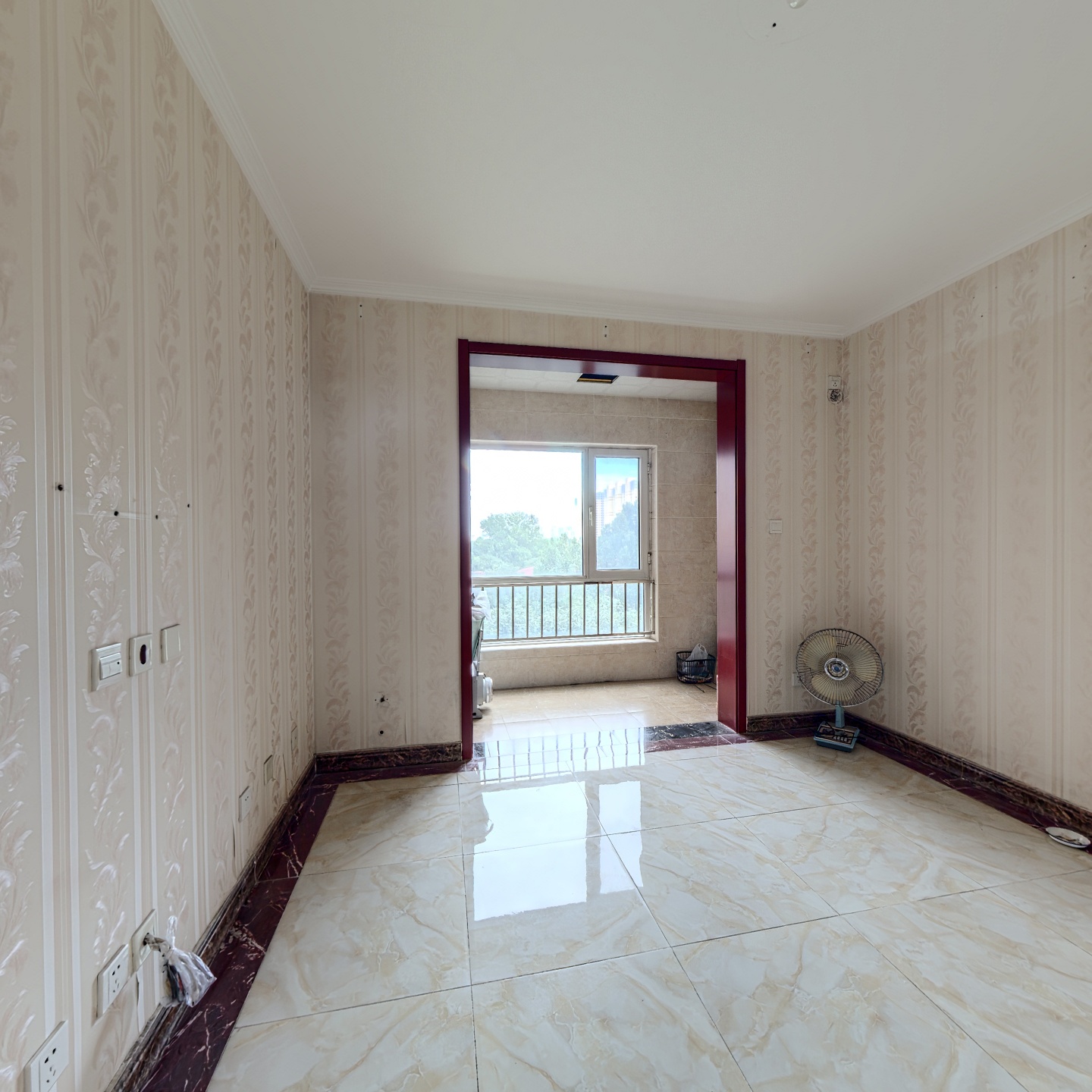 出售 香邑溪谷 东 南 北向 精装两居