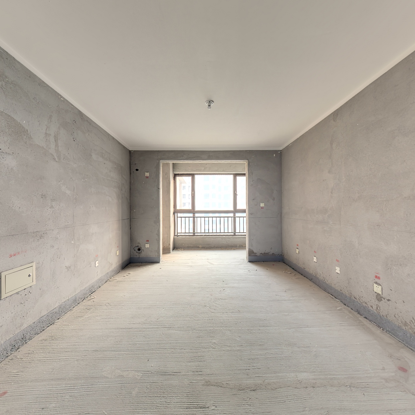 无贷款，房本在手有车位，通透三居