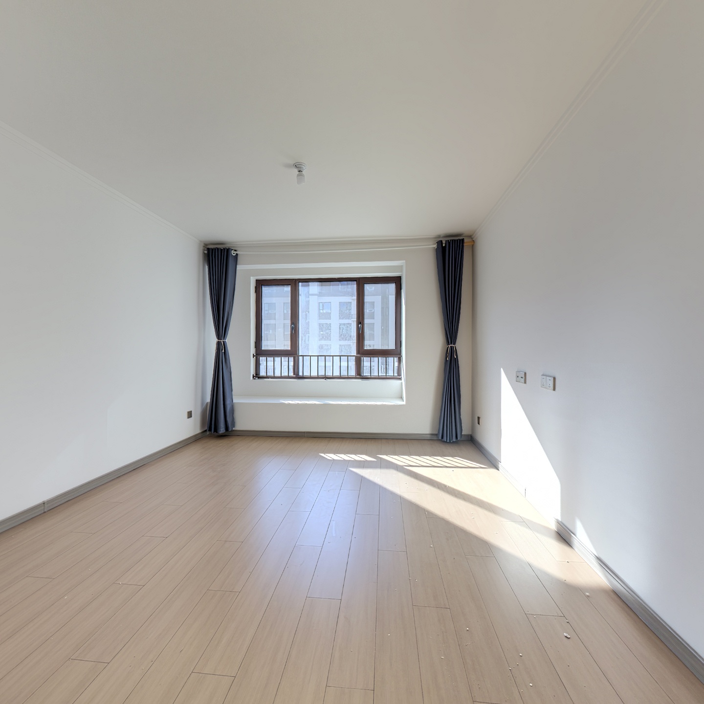 中国铁建樾府国际，好楼层，南北三居室，业主诚意出售