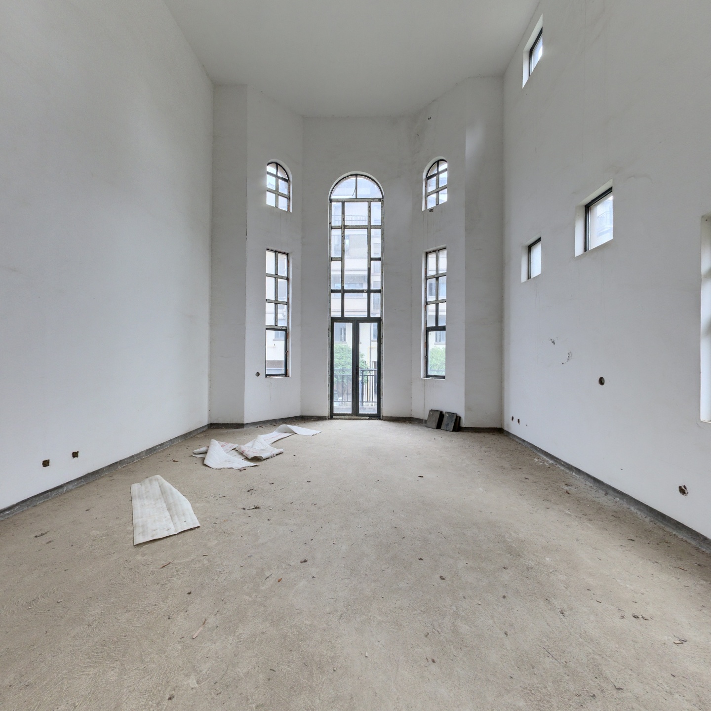 奥园冠军城毛坯大别墅前后带大花园位置好出进方便