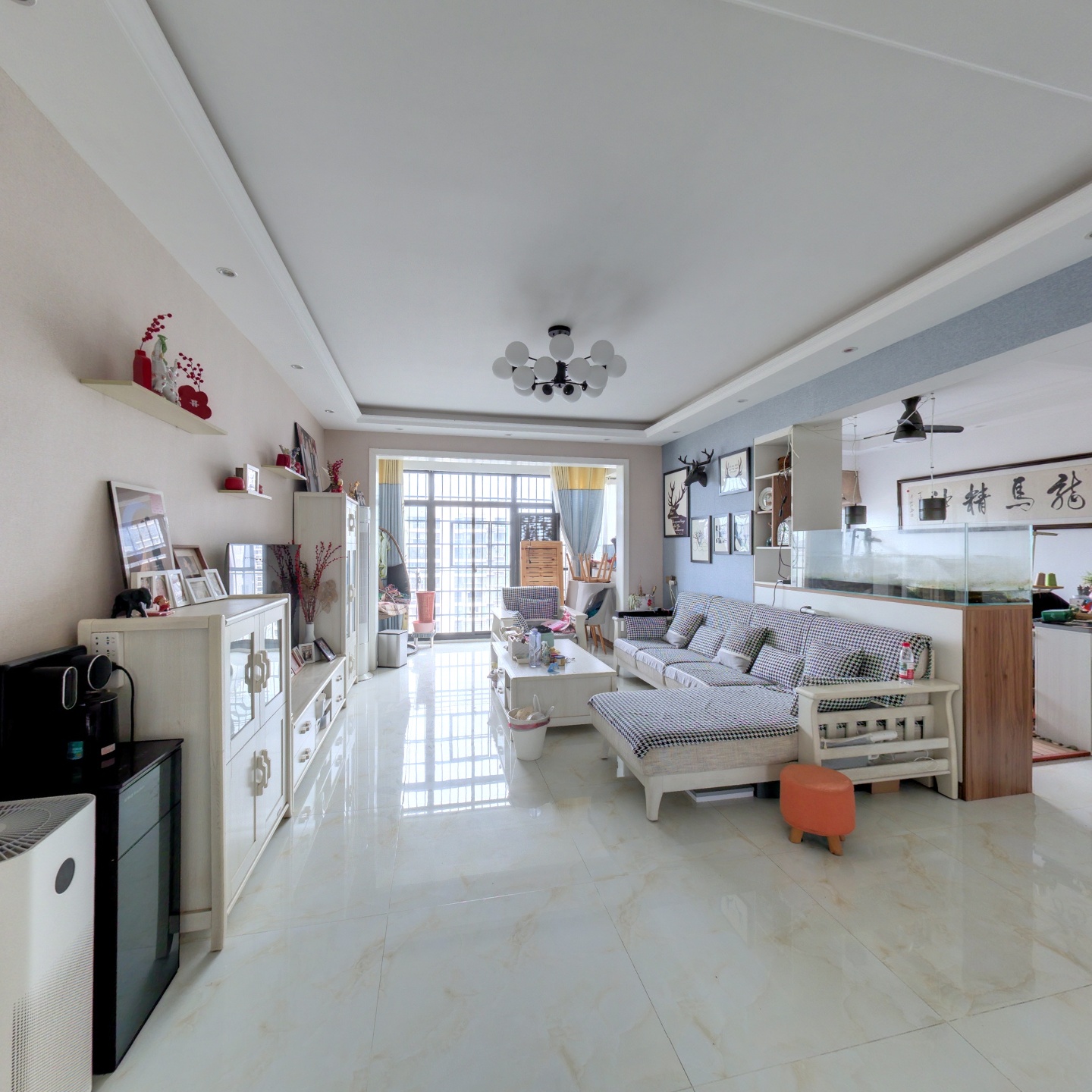 新府华城128平3房两厅两卫，房东仅住1年95成新