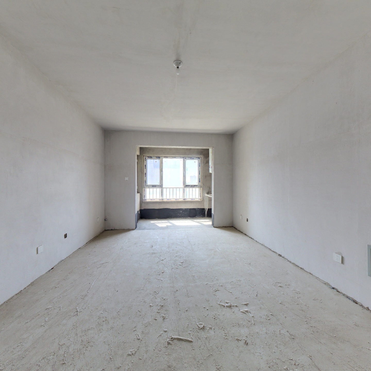 宏远阳光丽景南北通透大三居，毛坯随意装修，业主急售