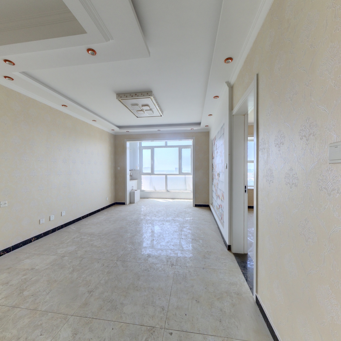 全阳两居，户型方正，中间楼层，花园小区，精装未住