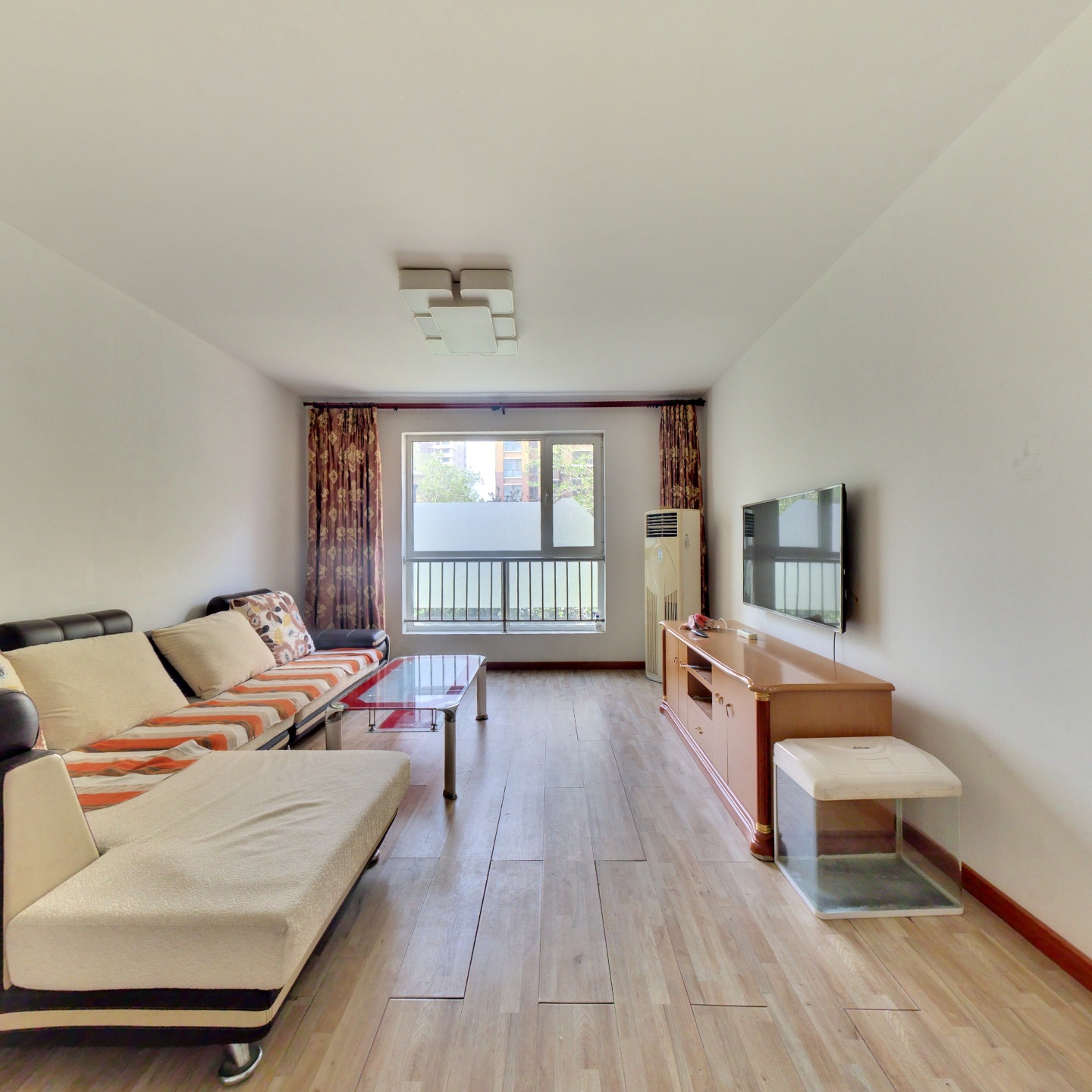 钻石广场通透两居，精装、拎包入住