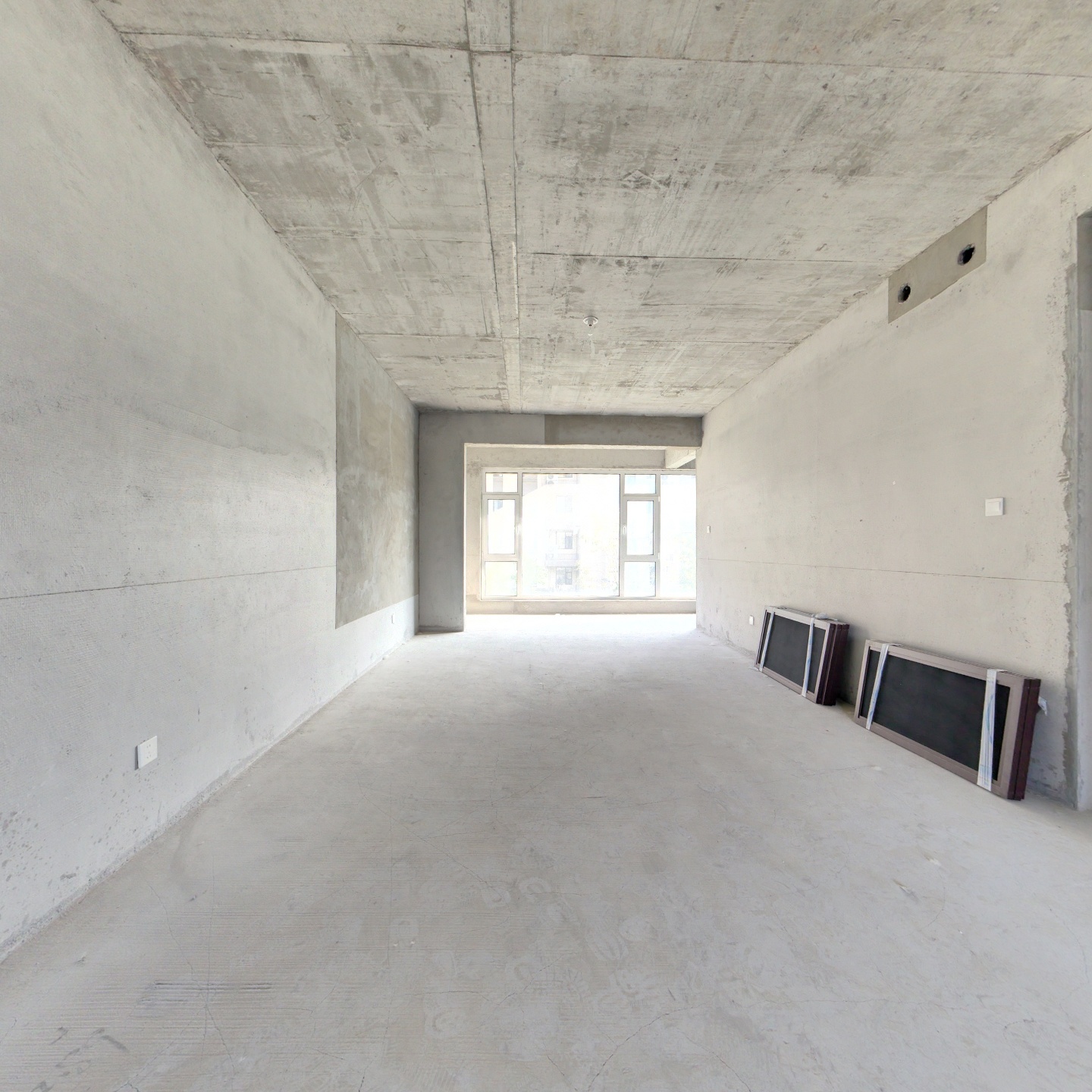 月桥花院二期：140平带车位 储藏室 有证