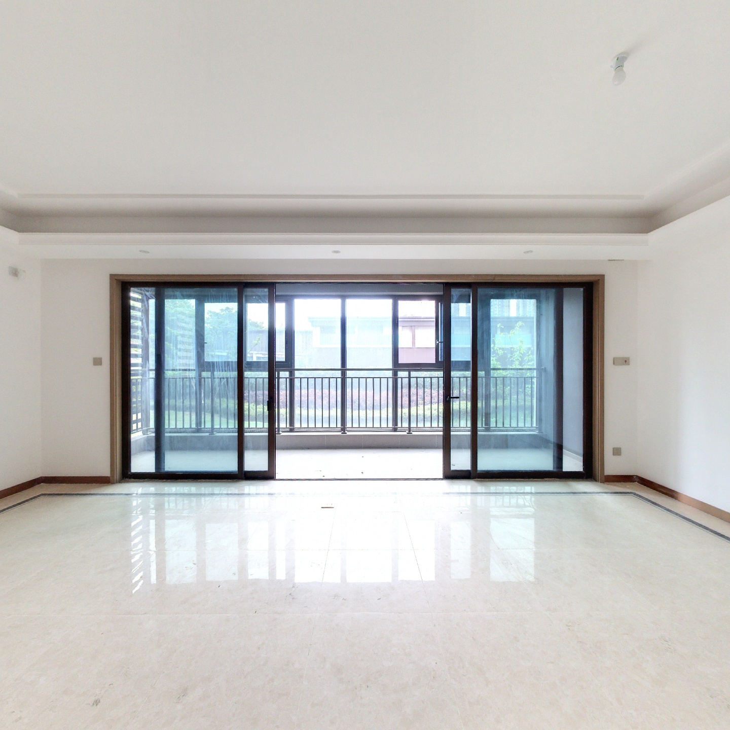 印江州二期精装四房品质大平层横厅设计一楼的户型方正