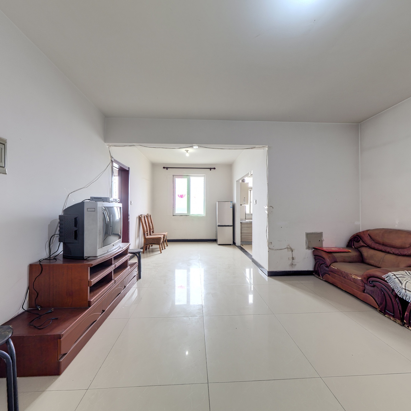 位于华阳路，交通方便 配套齐全  带装修