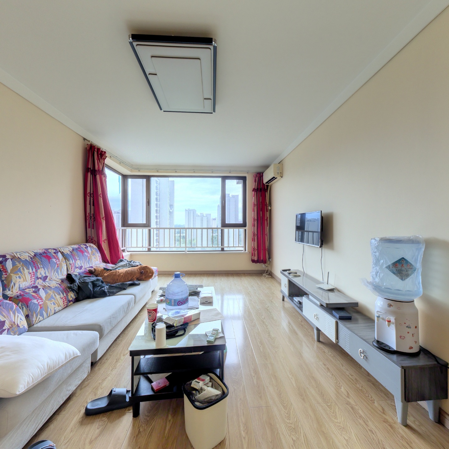 正规一居室户型，带拐角飘窗，满五不唯一