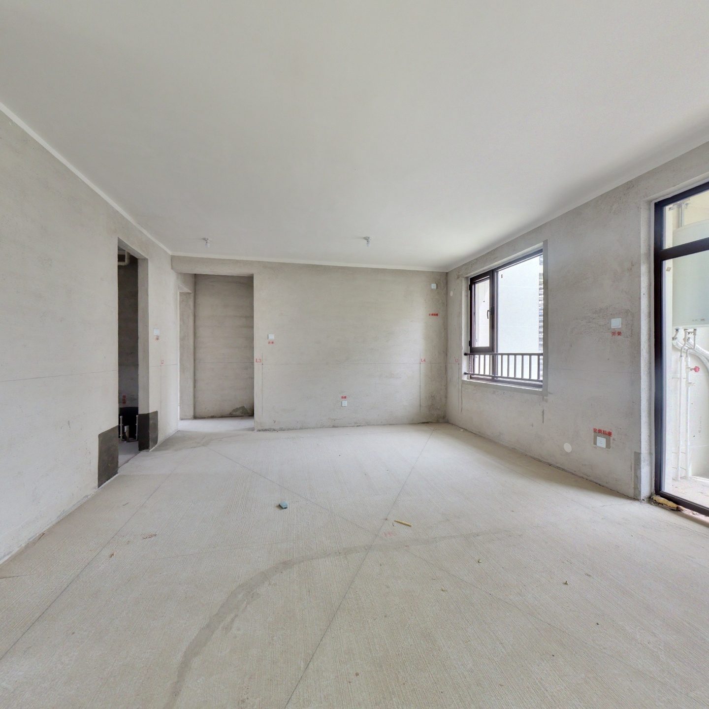 出售 凤麟府南北通透三居双卫 毛坯  户型好