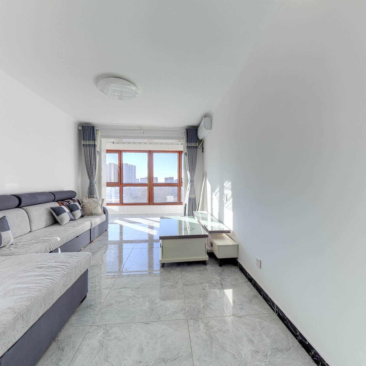 此房满二 精装修 好楼层 采光好 闹中取静小区 物业好