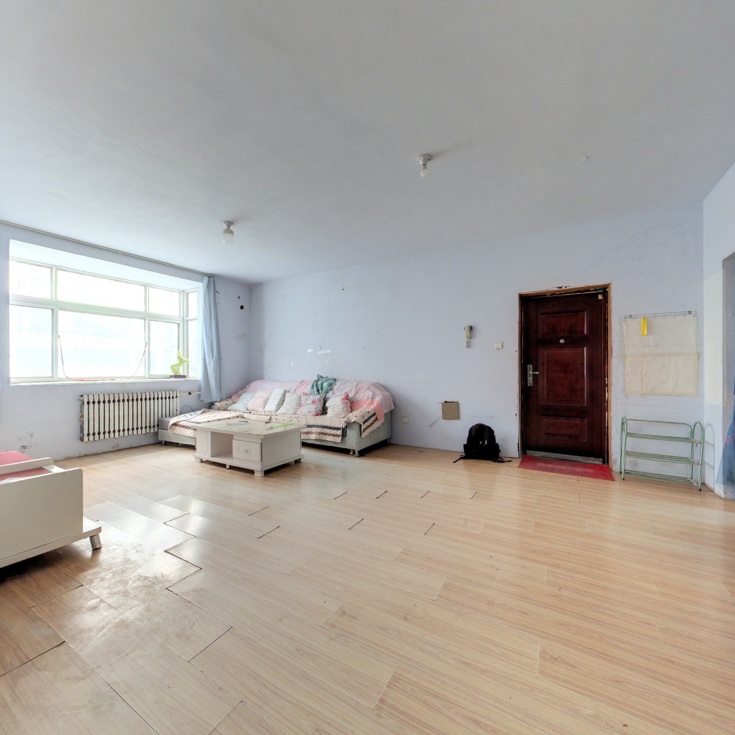 东阳城一楼，三室朝阳带大车库，有证可按揭