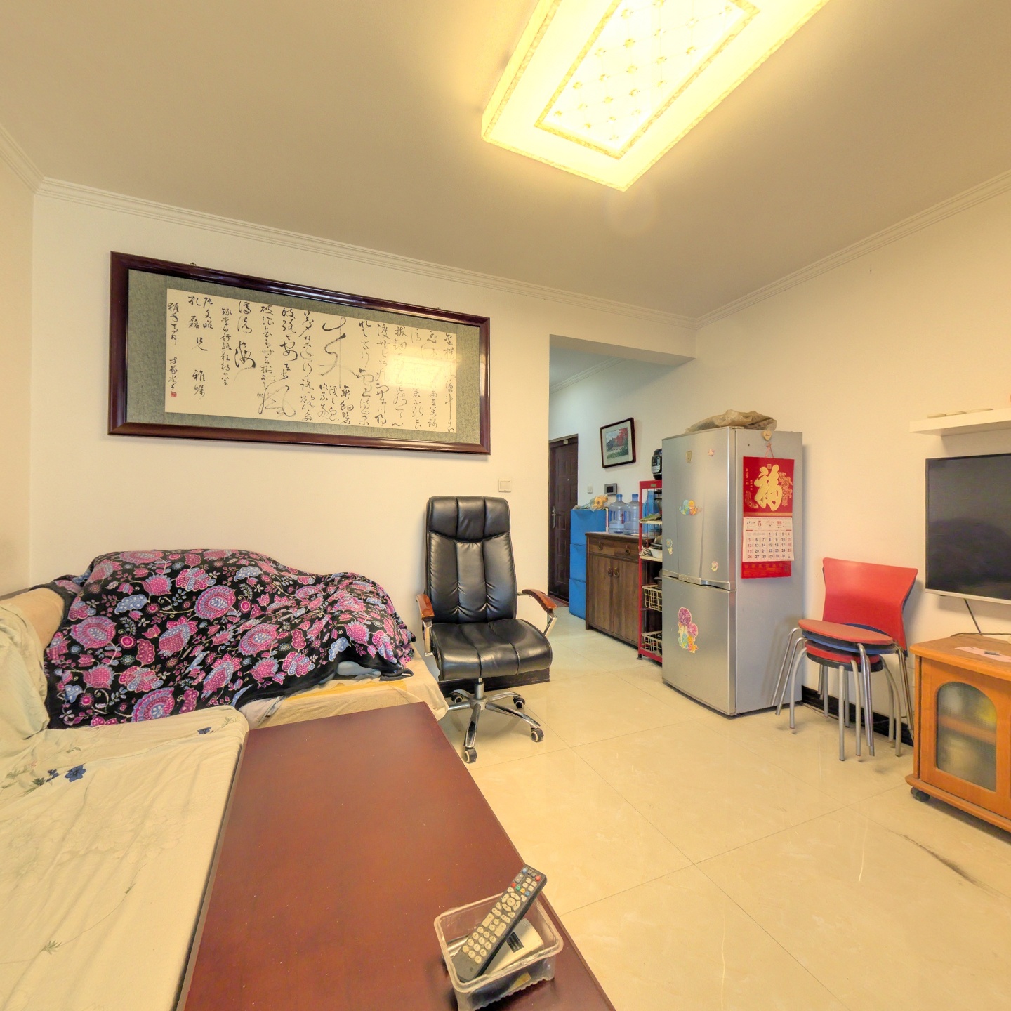 此房房本满五 精装一居 采光好 保持的干净卫生