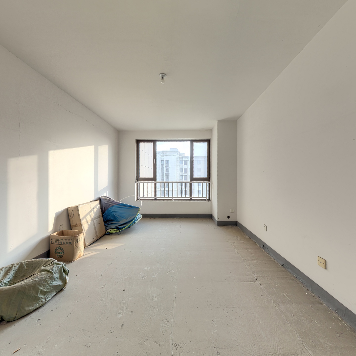 涿州高铁东站  鸿坤理想湾南北通透三居出售  税少