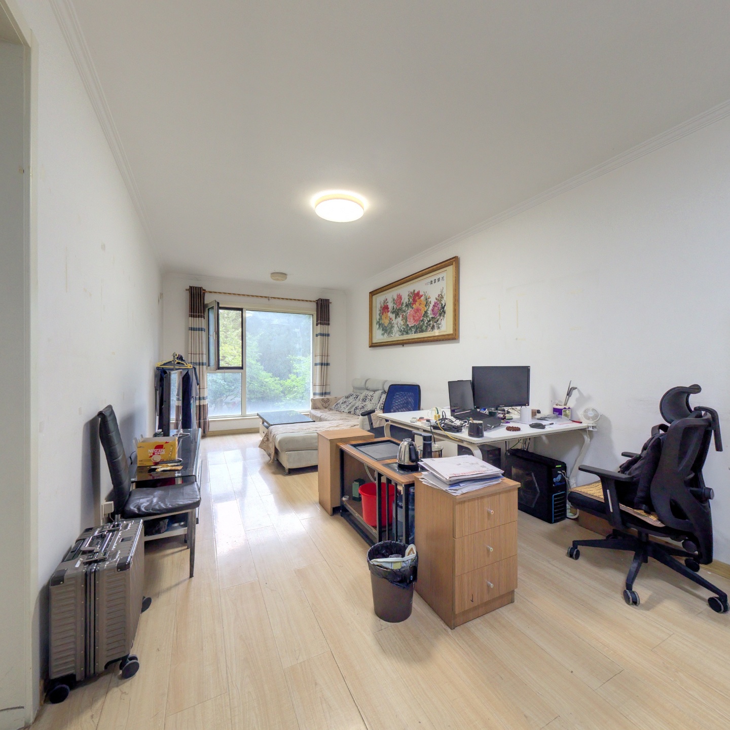 此房朝南两居室，户型方正，配套齐全，出行方便。