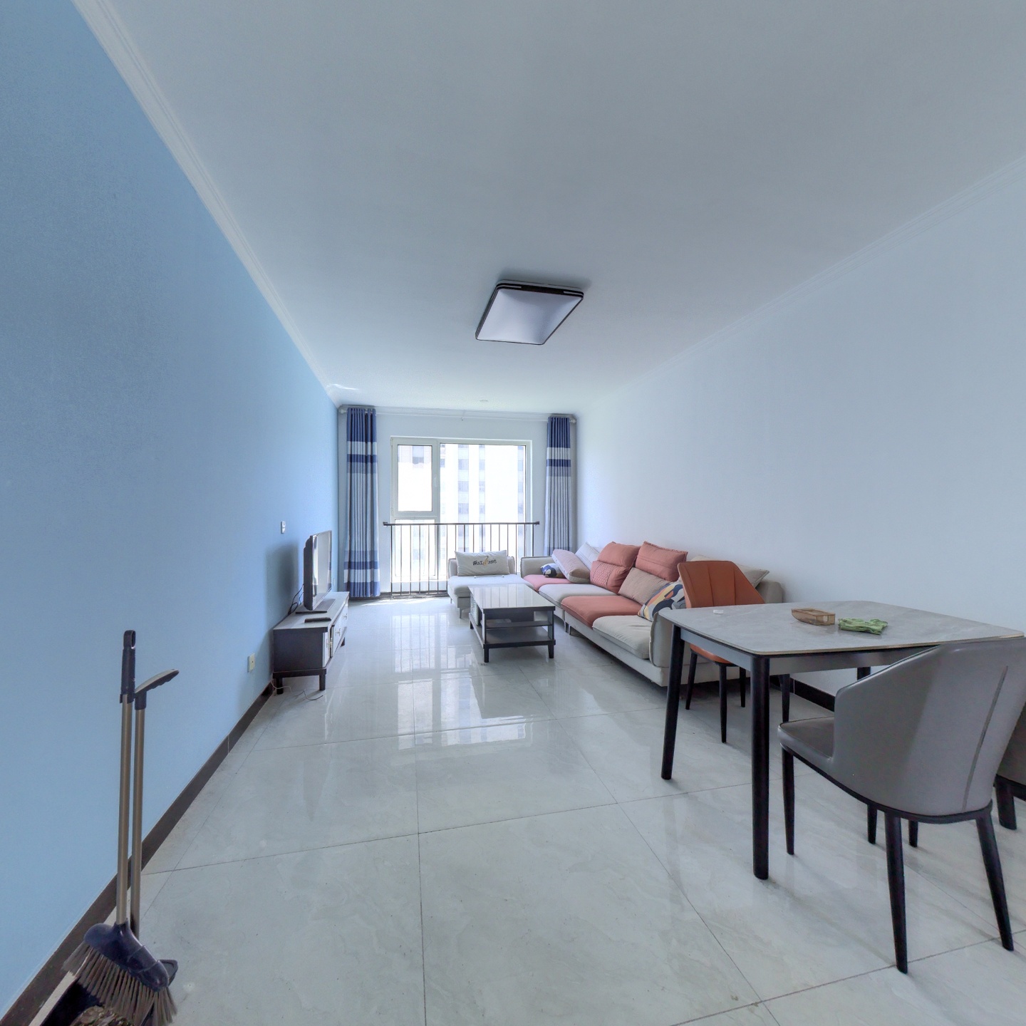 南北通透，精装修，带独立防火门