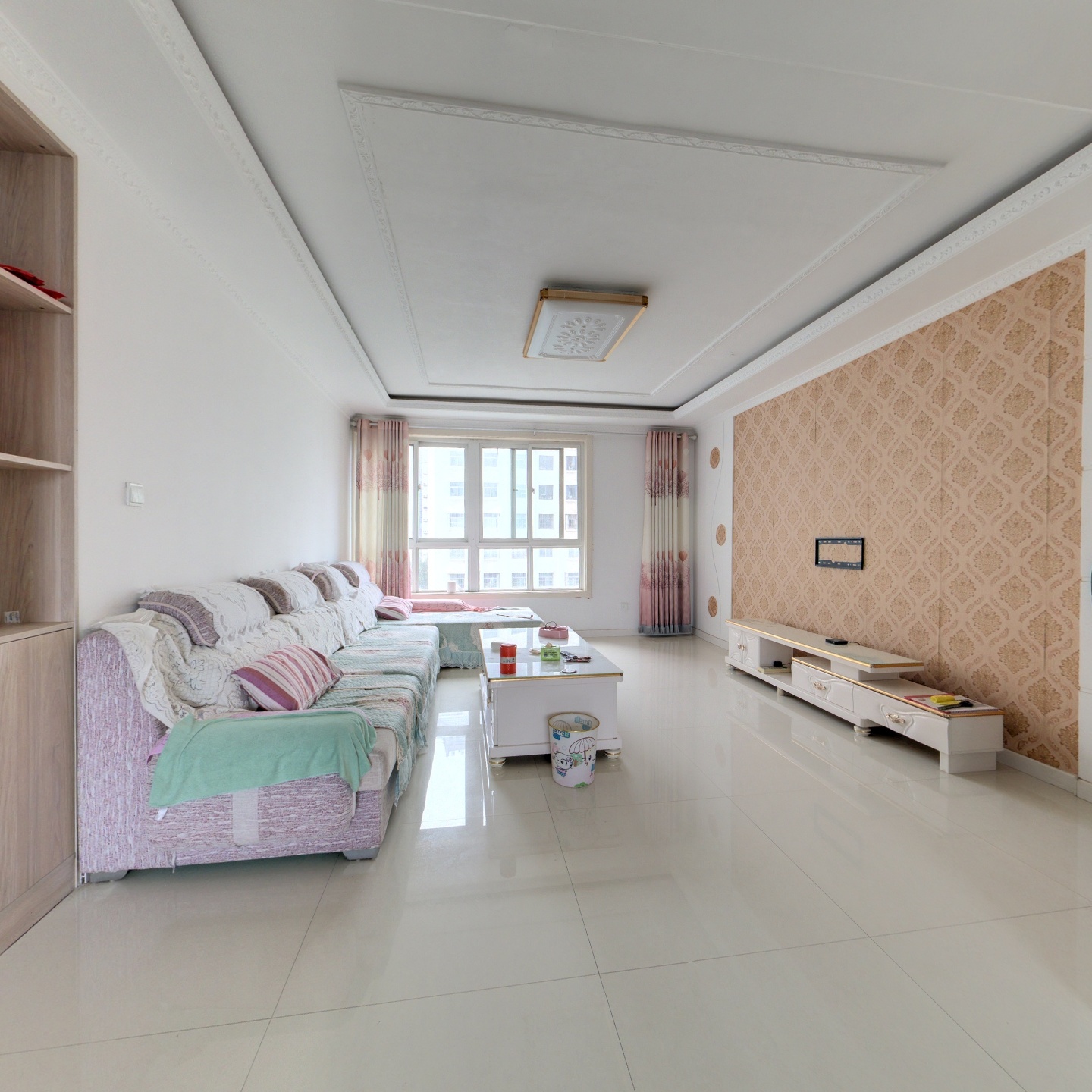 世纪鸿基7楼采光好四室带车位储藏室 精装修有证可按揭