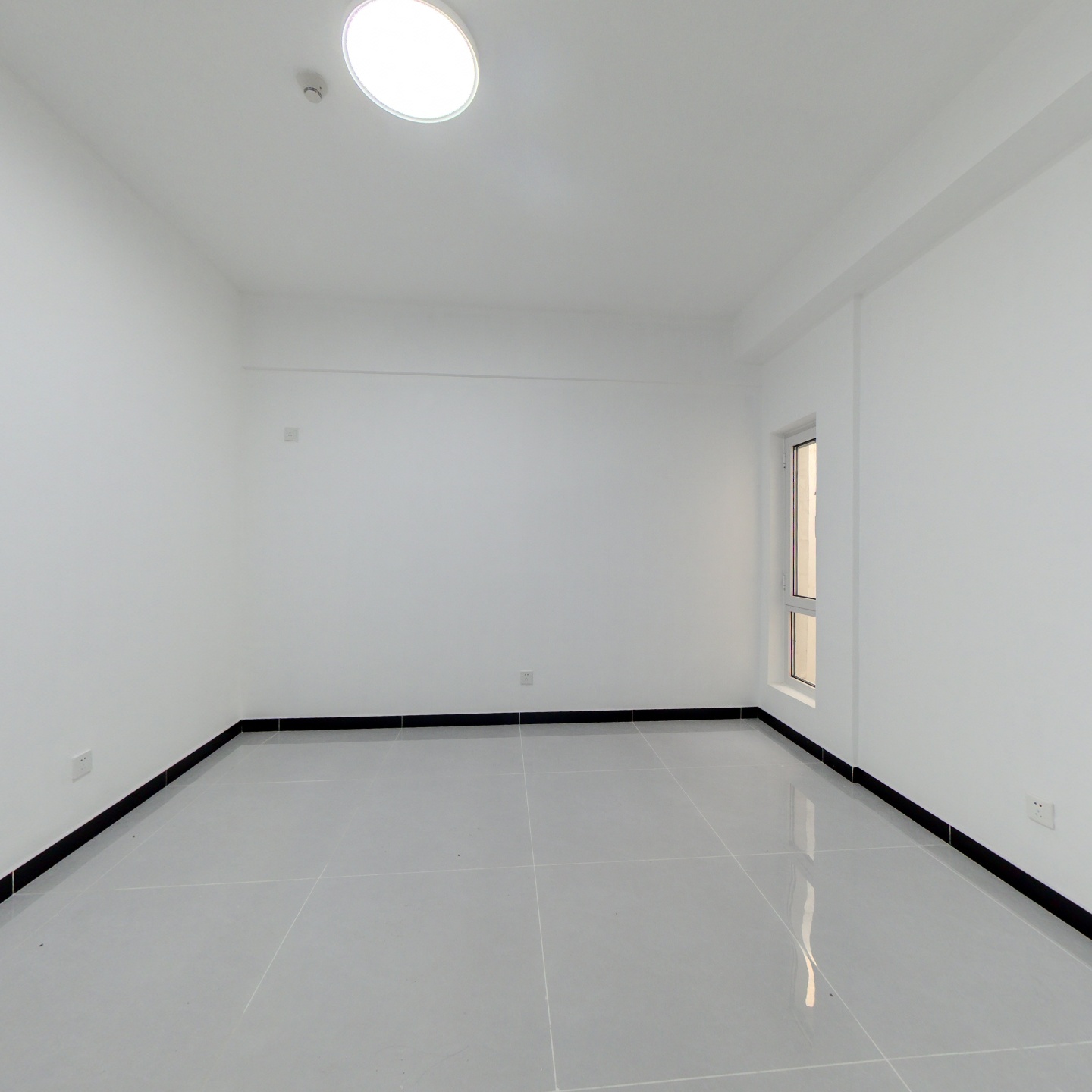 钻石广场商场楼上  南向小两居