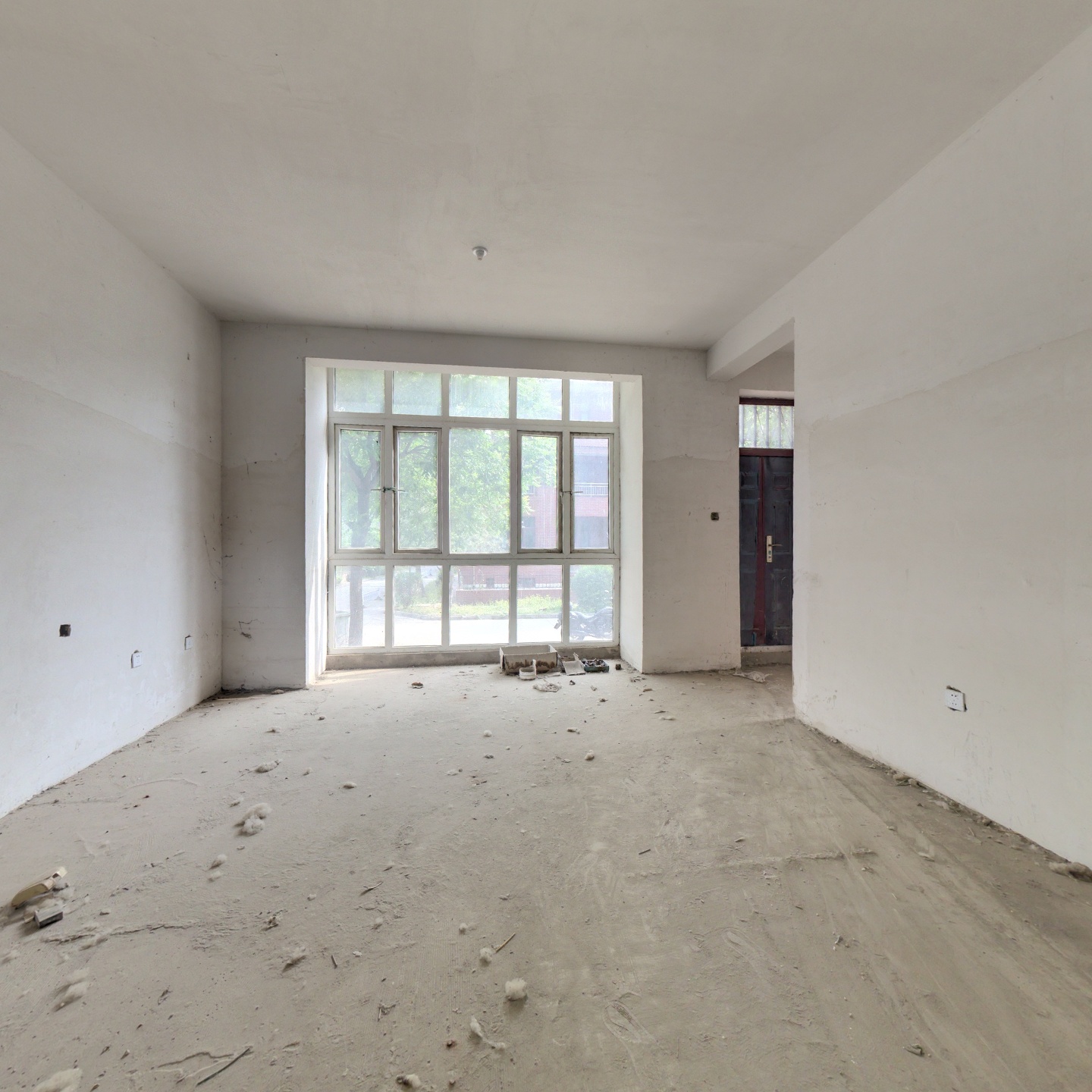 军官社区联排别墅，集体供暖，随意装修