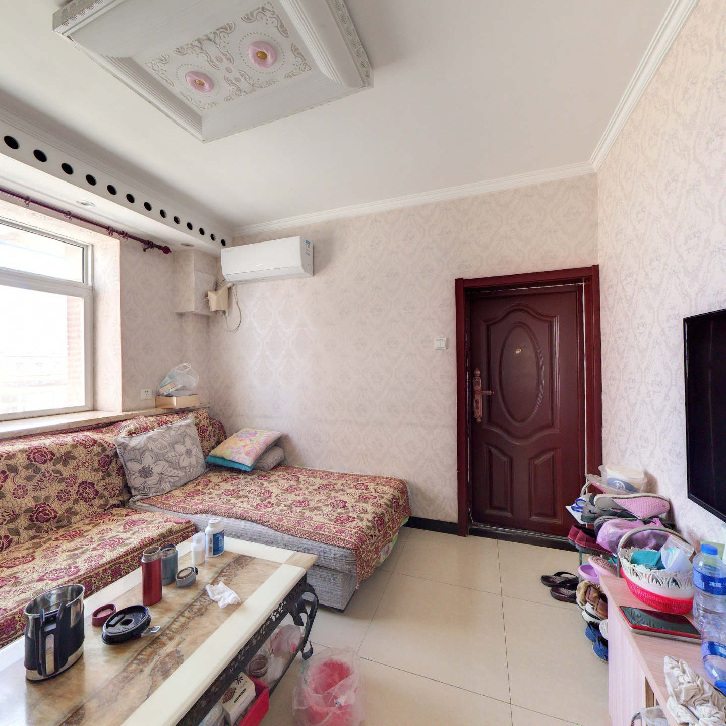 桃园户口，70年大产权，单位房，税费低，集中供暖。